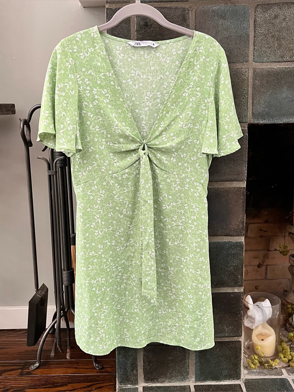 Euro summer Zara Light Green Floral V-Neck Dress with White Blossoms